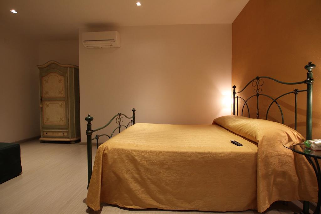 La Suite Del Faro Scalea Chambre photo